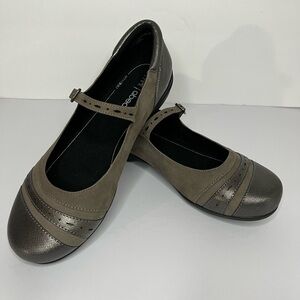 Abeo Angelica  Gray Leather Mary Janes Flat 7.5 EUC Slip Resistant